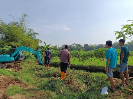Dukuh Segoroyoso II Komandoi Kerja Bakti Petani Ngesti Bogo