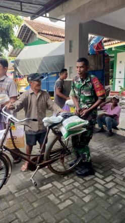 Penyaluran Bantuan Sosial Beras dan Minyak Goreng
